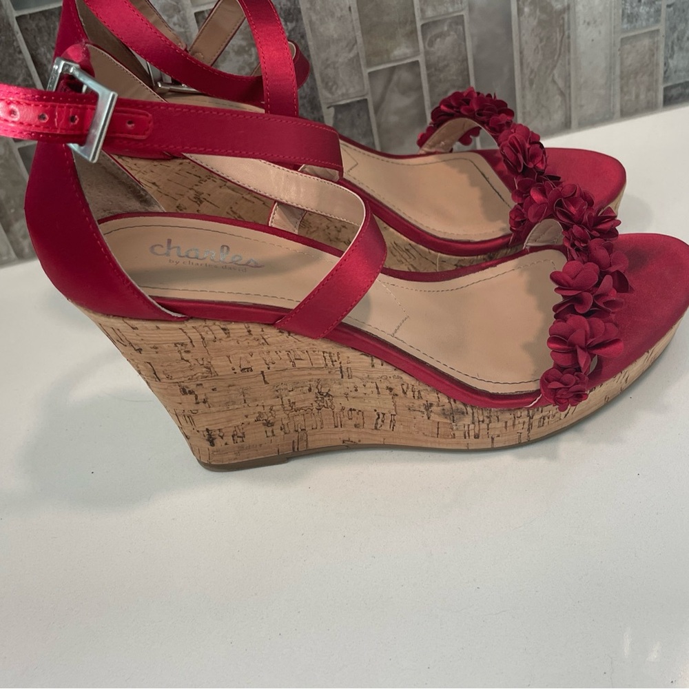 Charles By Charles David Red Satin Floral Wedges Ankle Strap Size 9 - Picture 4 of 6